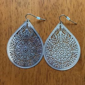 Silver lace design earrings